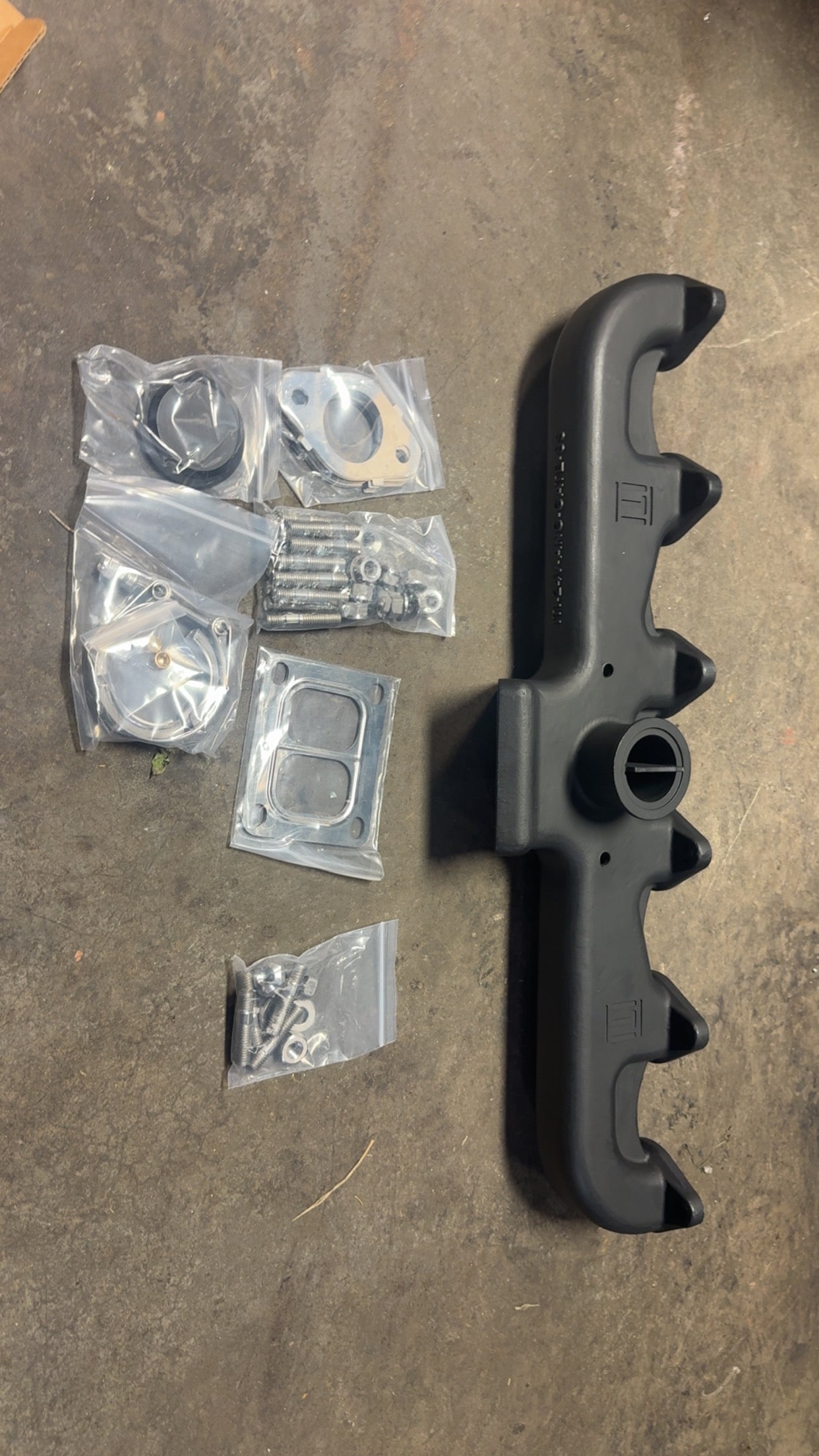 Angled gated t4 manifold