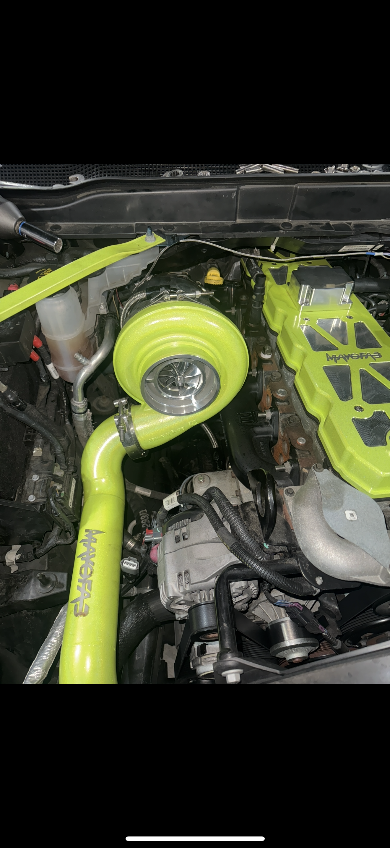 Angled gated t4 manifold